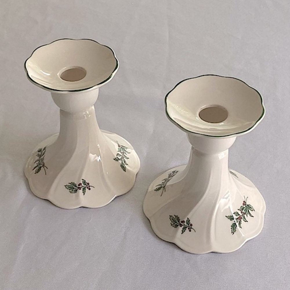 ⭐️ Vintage Nikko Ceramics white Christmas candle holders with Holly border - Picture 4 of 15